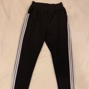 Joggers with two white stripes